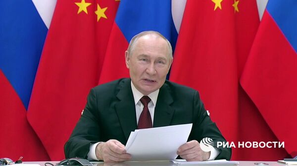 Президент РФ Владимир Путин и председатель КНР Си Цзиньпин говорят по видеосвязи в преддверии Китайского Нового года  - Sputnik Литва
