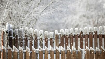 Заснеженный забор 