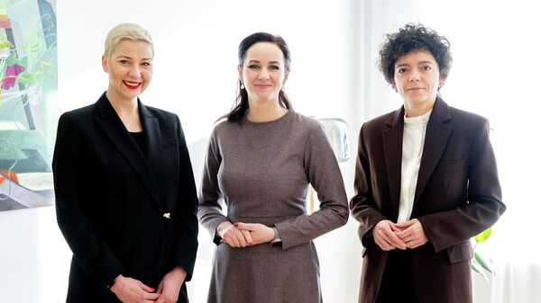 Премьер Литвы Инга Ругинене встретилась с Марией Колесниковой и ее сестрой Татьяной Хомич - Sputnik Литва