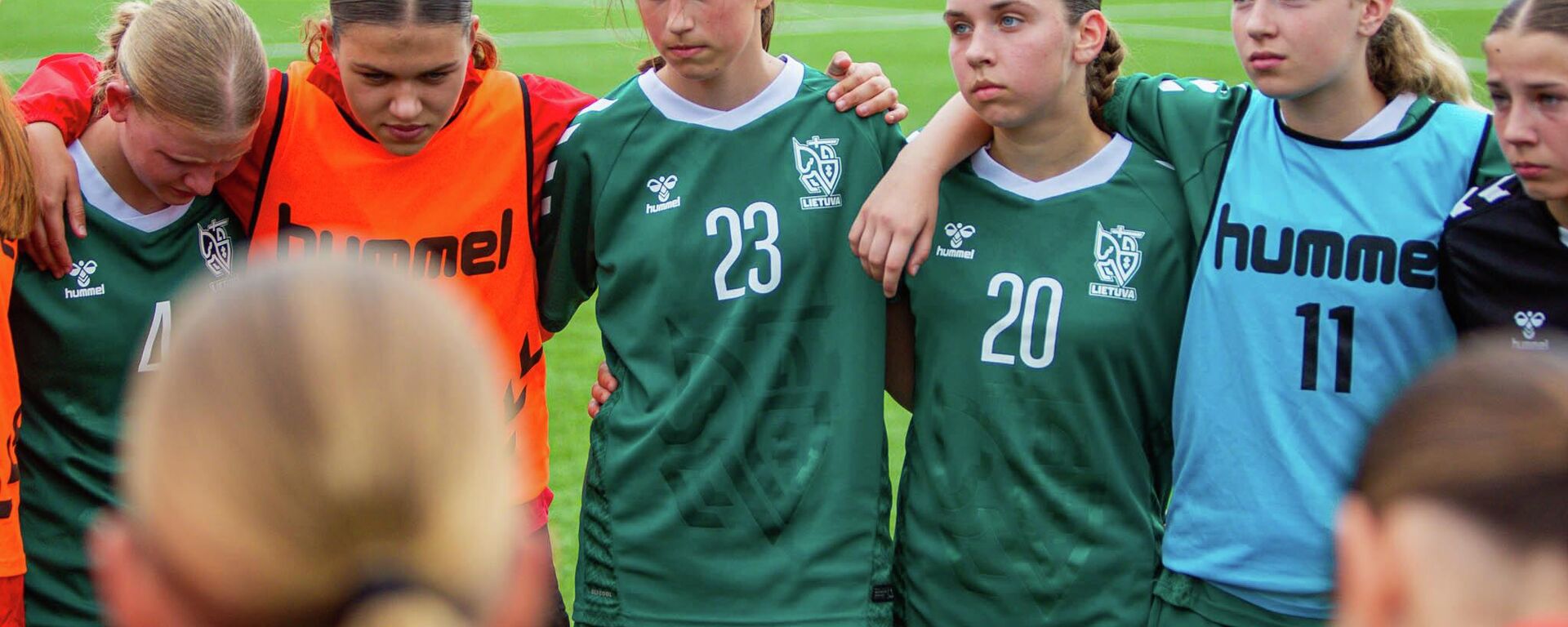 Игроки женской сборной Литвы по футболу до 17 лет - Sputnik Литва, 1920, 06.02.2026