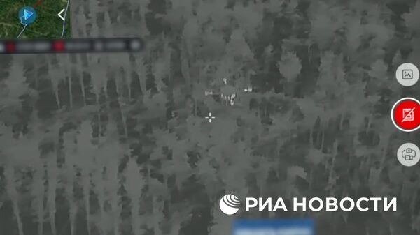 БПЛА российских ВС тараном сбивают тяжелые дроны ВСУ над Купянском - Sputnik Литва