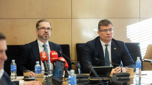 Министр обороны Литвы Робертас Каунас и депутат Сейма Лауринас Касчюнас - Sputnik Литва