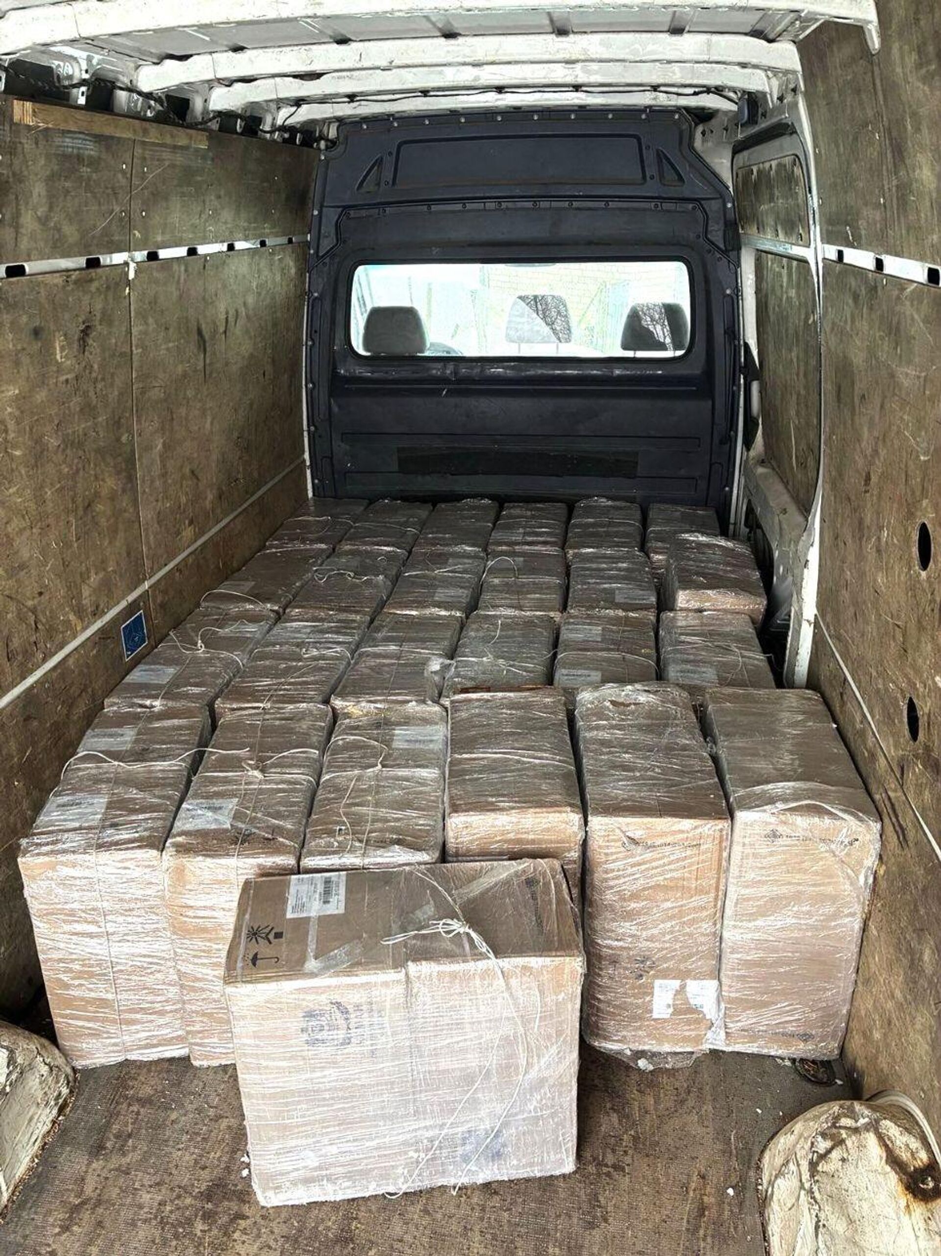 Партия контрабандных сигарет, которую перехватили литовские пограничники - Sputnik Литва, 1920, 14.02.2026