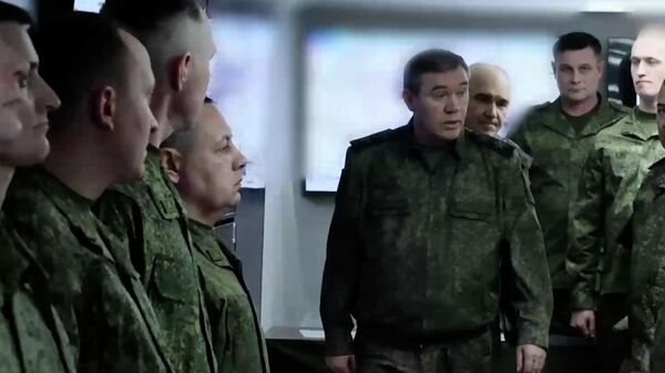 Начальник Генштаба ВС России проверил ход выполнения боевых задач группировки войск Центр - Sputnik Литва