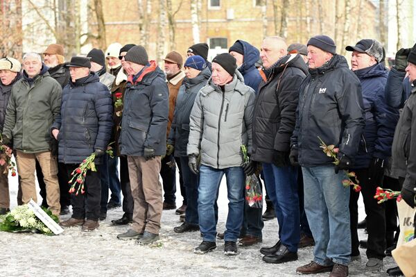 Мероприятие собрало немало людей, среди которых были ветераны, служившие в рядах Советской армии в Афганистане. - Sputnik Литва