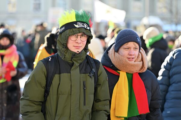 Также утром молодежь прошла "Дорогой Литовского государства". - Sputnik Литва