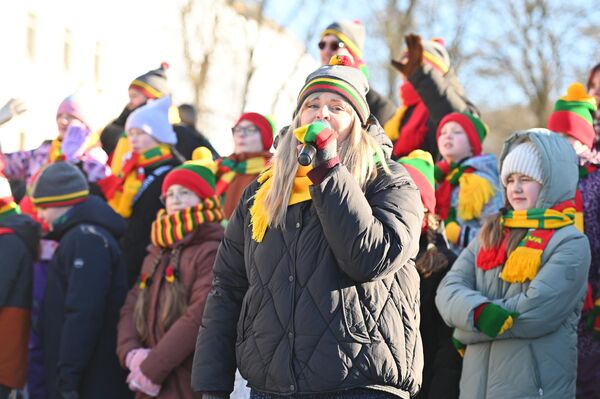 В молодежном шествии вильнюсских и литовских школ приняли участие более тысячи человек. - Sputnik Литва