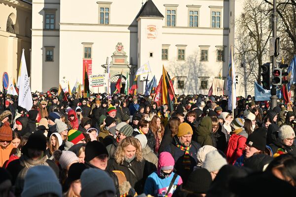 Мероприятия традиционно начались с чествования подписантов Акта о независимости Литвы на кладбище Расу. - Sputnik Литва