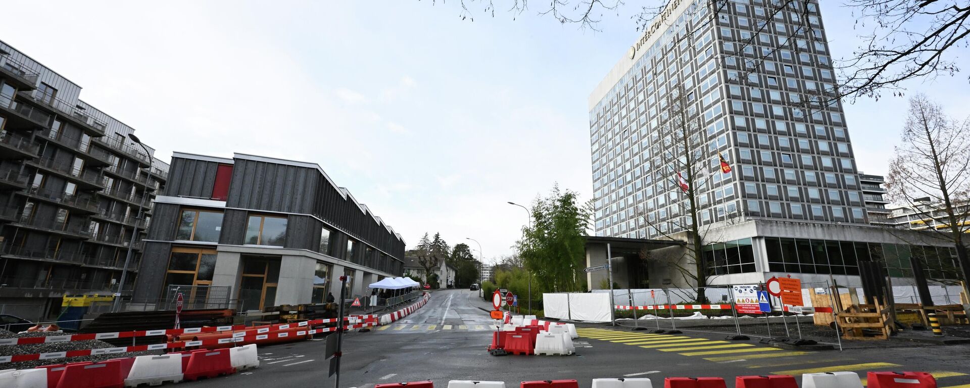 Отель InterContinental в Женеве перед началом переговоров России, США и Украины - Sputnik Литва, 1920, 17.02.2026