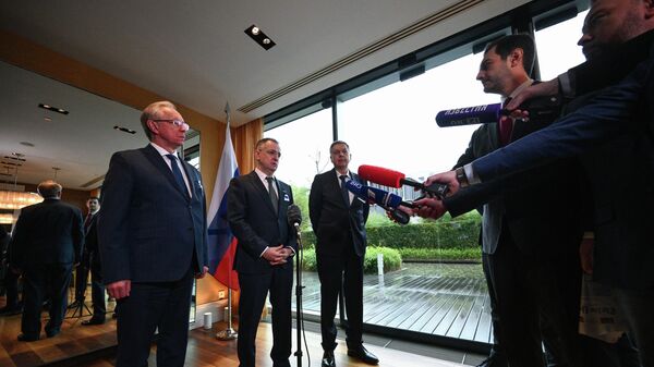 Трехсторонние переговоры РФ, США и Украины в Женеве - Sputnik Литва