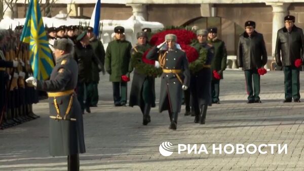 Возложение венка к Могиле Неизвестного Солдата - Sputnik Литва