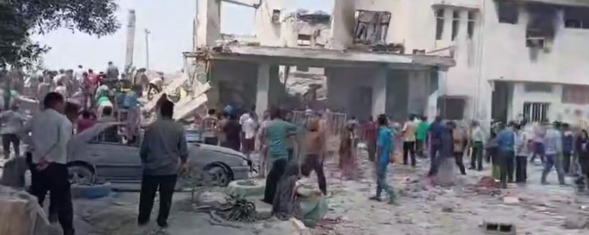 Разрушенная школа на юге Ирана, где погибли ученики  - Sputnik Литва, 1920, 01.03.2026