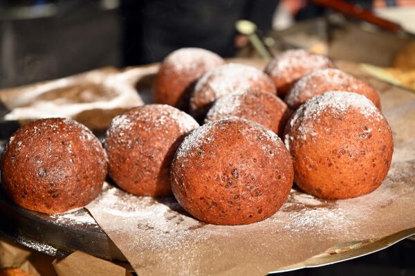 На фото: продукция, представленная на ярмарке Казюкаса в Вильнюсе. - Sputnik Литва