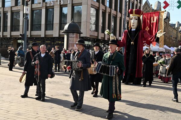 Начало весны в столице Литвы невозможно представить без ярмарки Казюкаса, которая приглашает жителей и гостей Вильнюса к осмотру новых товаров и дегустации традиционных блюд. - Sputnik Литва