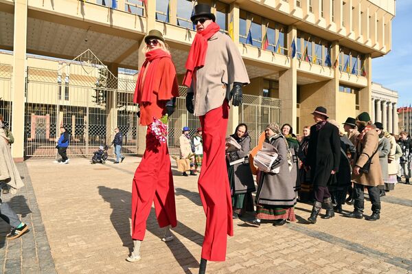 Колонна прошла по улицам Старого города от площади Независимости до Кафедральной площади. - Sputnik Литва