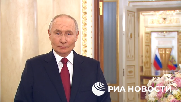 Путин поздравил женщин с 8 Марта - Sputnik Литва
