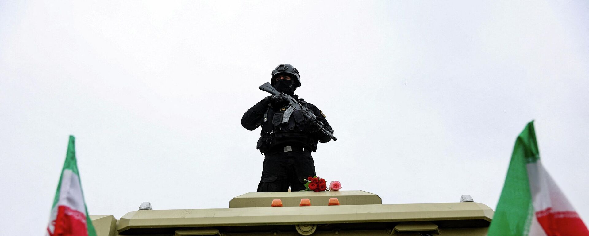 Сотрудник органов охраны в Тегеране, Иран - Sputnik Литва, 1920, 14.03.2026