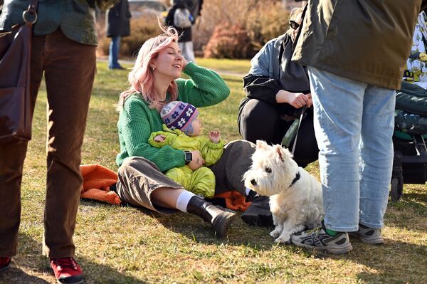 С тех пор праздник распространился по всему миру, его творчески отмечают во многих городах мира. - Sputnik Литва