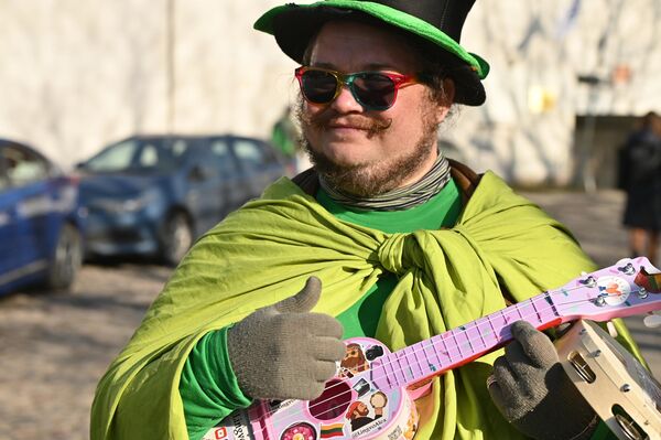 Хотя официальная дата празднования этого национального ирландского праздника — 17 марта, многие города отмечают его раньше, в выходные дни. - Sputnik Литва