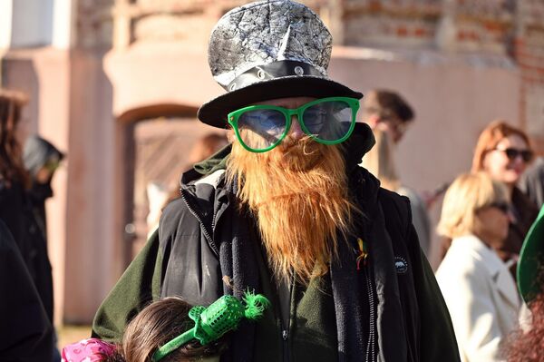 Веселье в День Святого Патрика продолжается до поздней ночи. - Sputnik Литва