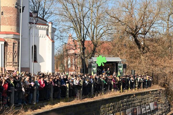 На мероприятие пришли тысячи жителей и гостей Вильнюса. - Sputnik Литва