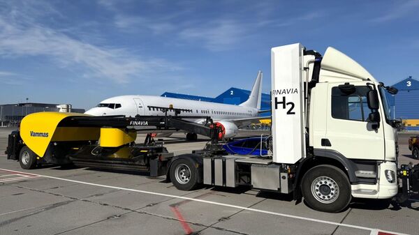 Испытания грузовика Hyzon, работающего на водородном топливе, в Каунасском аэропорту - Sputnik Литва