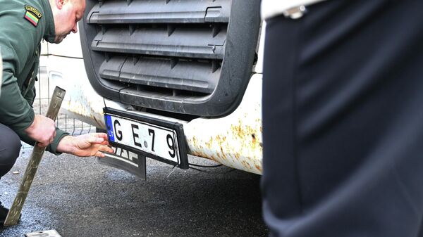 Таможня Литвы на границе с Белоруссией задержала фуры с двойными номерами - Sputnik Литва