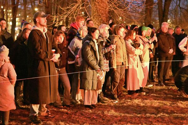 Гостям предложили погрузиться в медитативную атмосферу и вспомнить ритм, связывающий человека с природой и культурной памятью. - Sputnik Литва