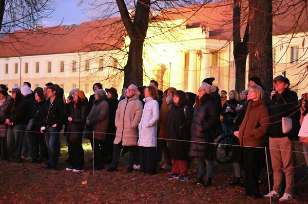 Организаторы и гости праздника открыли символические "ворота весны", которые ознаменовали начало нового времени и пробуждающейся после холодов природы.  - Sputnik Литва
