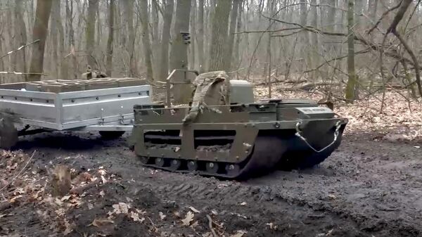 Боевая работа роботизированного комплекса Курьер ВС РФ в зоне спецоперации - Sputnik Литва