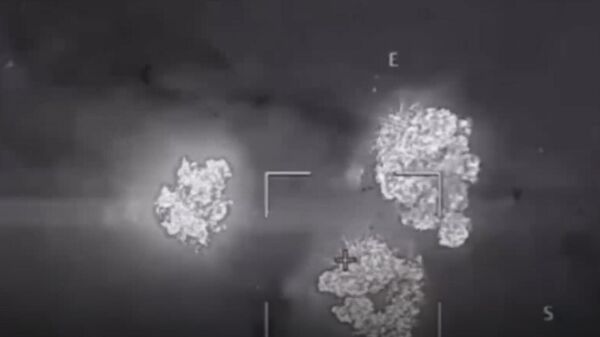 Боевая работа расчета ТОС-1А Солнцепек ВС РФ в зоне спецоперации - Sputnik Литва