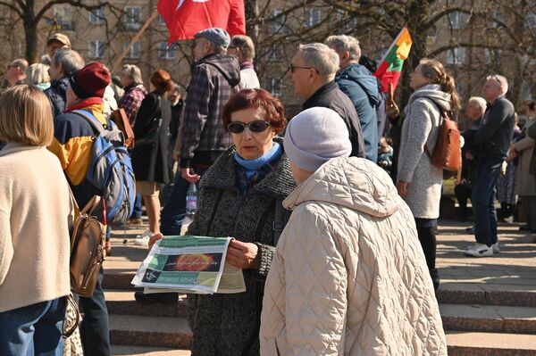Участники протеста призывают приостановить принятие решений до тех пор, пока не будут представлены четкие аргументы, публичные расчеты и информация о сообществах, которые непосредственно пострадают от этих решений. - Sputnik Литва