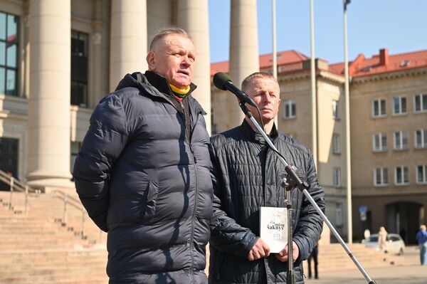 На фото: участники акции протеста в Вильнюсе против строительства военного полигона в Капчяместисе. - Sputnik Литва