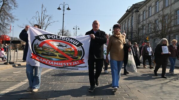 Акция протеста в Вильнюсе против строительства военного полигона в Капчяместисе  - Sputnik Литва