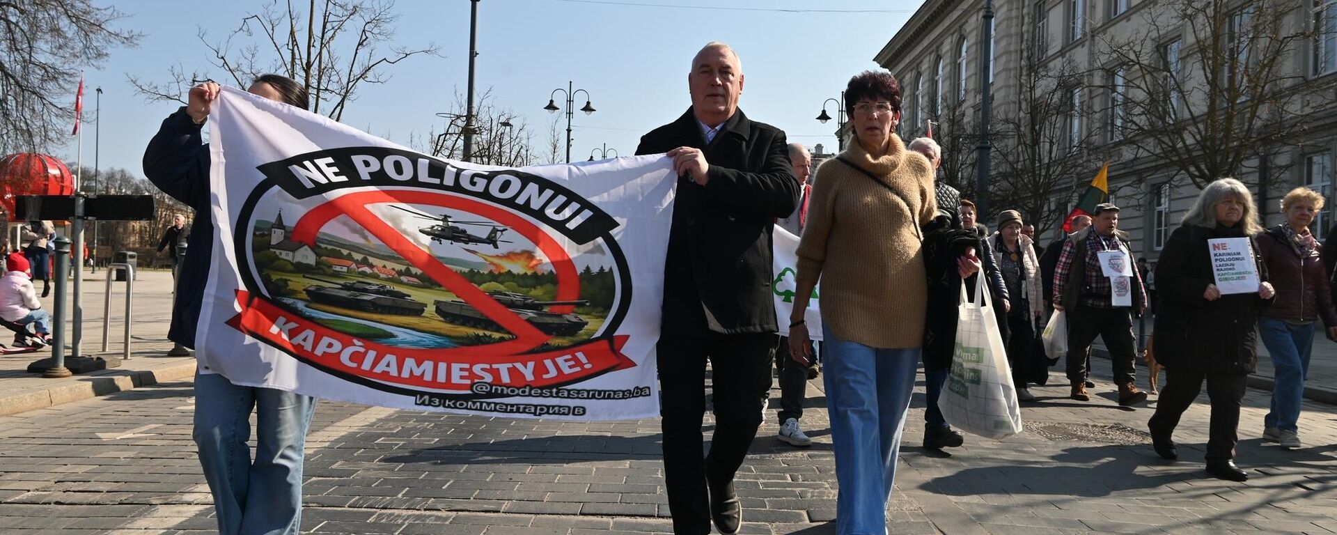 Акция протеста в Вильнюсе против строительства военного полигона в Капчяместисе  - Sputnik Литва, 1920, 28.03.2026