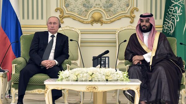Президент РФ Владимир Путин и наследный принц Саудовской Аравии Мухаммед бен Сальман аль Сауд, архивное фото - Sputnik Литва