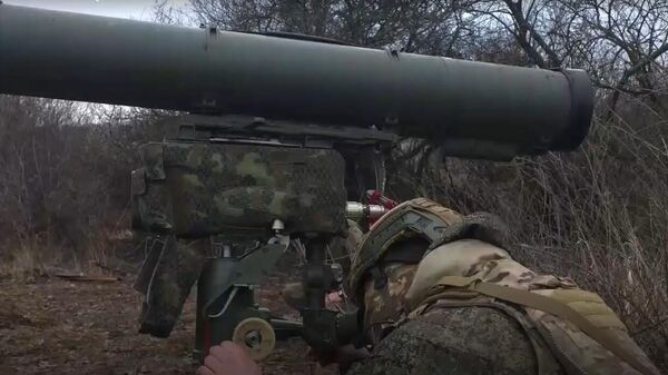 Боевая работа расчета ПТРК Корнет в зоне спецоперации - Sputnik Литва