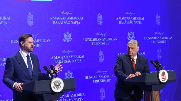 Вице-президент США Джей Ди Вэнс и премьер-министр Венгрии Виктор Орбан - Sputnik Литва