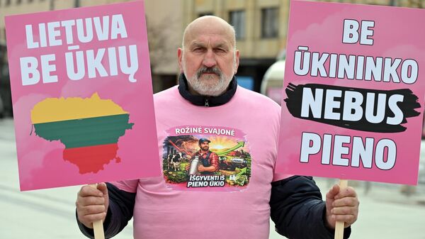 Акция протеста в Вильнюсе производителей молока  - Sputnik Литва
