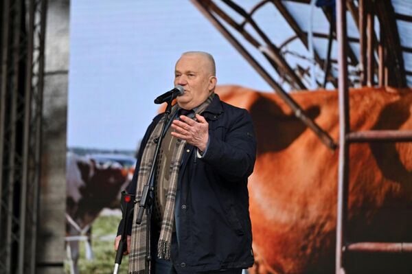 По словам протестующих, если не будут приняты срочные решения, Литва может потерять значительную часть своих молочных ферм в ближайшие месяцы. - Sputnik Литва