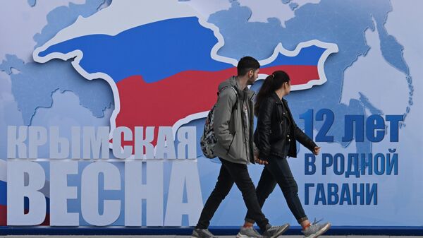 Прохожие на площади Ленина в Симферополе, архивное фото - Sputnik Литва