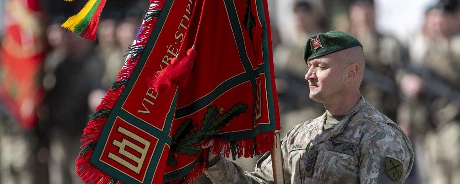 Создаваемой в Литве 1-й дивизии вручили боевое знамя - Sputnik Литва, 1920, 11.04.2026