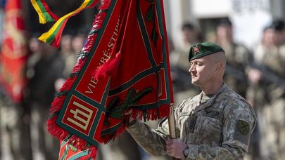 Создаваемой в Литве 1-й дивизии вручили боевое знамя