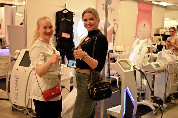 На мероприятии было несколько зон, распределенных по темам - дерматология, косметология, эстетическая медицина, SPA. - Sputnik Литва