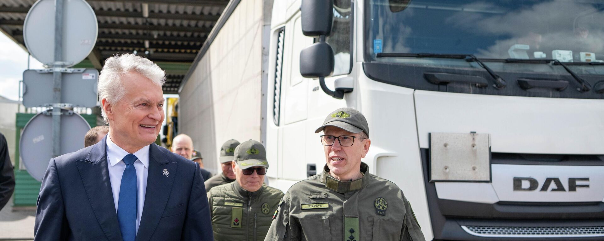 Президент Литвы Гитанас Науседа посетил пункт пропуска Кибартай  - Sputnik Литва, 1920, 13.04.2026
