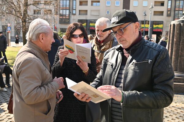 По словам участников акции протеста, природа в лесу Капчяместиса уникальная, и если ее уничтожить, то восстановить уже никогда не получится. - Sputnik Литва