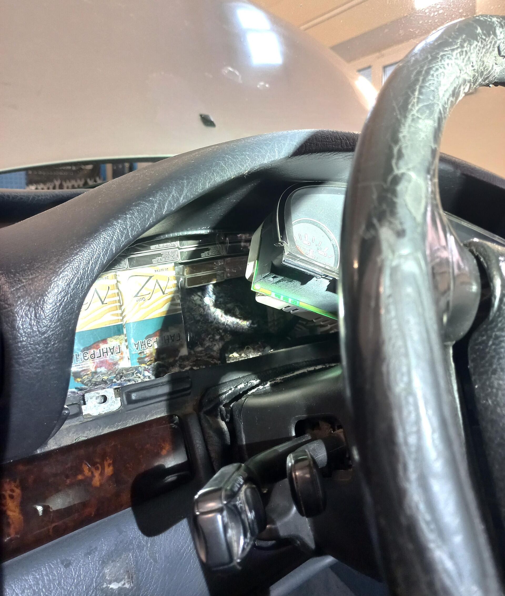 Партия контрабандных сигарет, которую перехватили литовские пограничники - Sputnik Литва, 1920, 15.04.2026