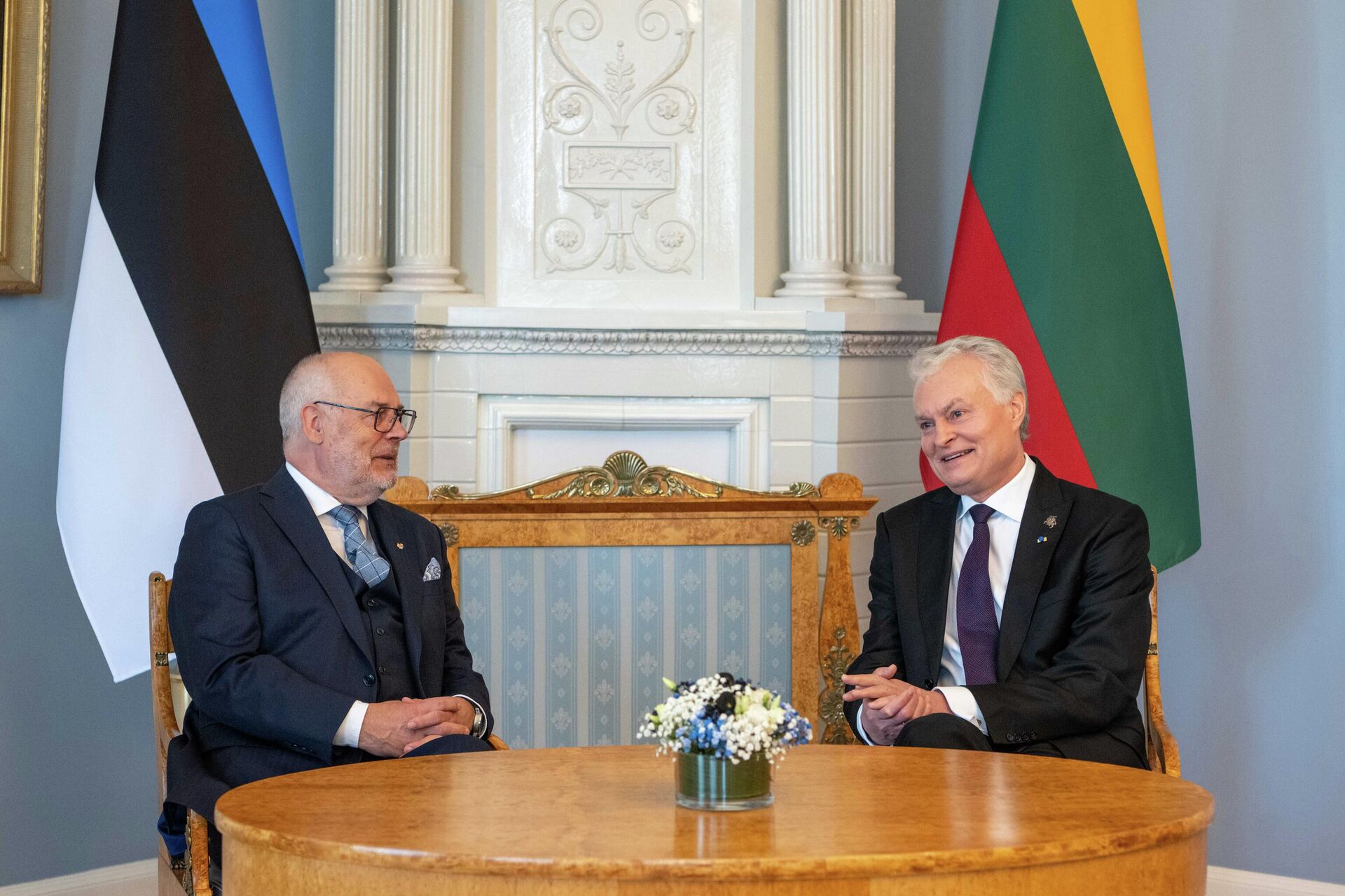 Президент Эстонии Алар Карис и президент Литвы Гитанас Науседа - Sputnik Литва, 1920, 15.04.2026