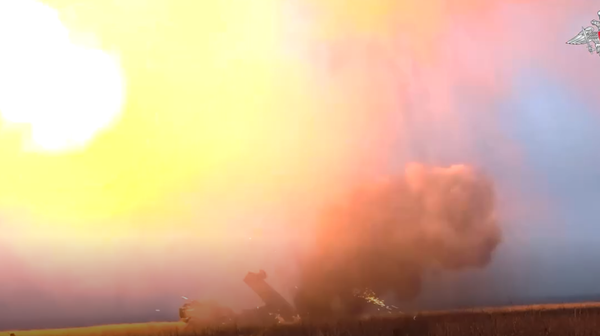 Боевая работа расчета РСЗО Ураган ГрВ Центр - Sputnik Литва