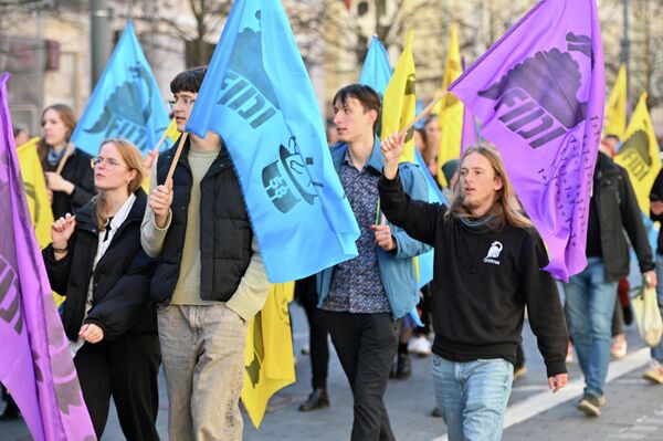 На фото: студенты на фестивале.  - Sputnik Литва